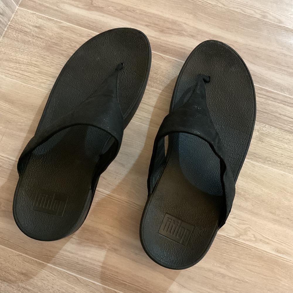 FitFlop Lulu Shimmer Suede Black Thong Sandals Microwobbleboard Womens 7 C64-403